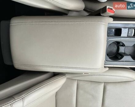 Белый Линкольн Corsair, объемом двигателя 2 л и пробегом 22 тыс. км за 27500 $, фото 28 на Automoto.ua