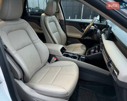 Белый Линкольн Corsair, объемом двигателя 2 л и пробегом 24 тыс. км за 25990 $, фото 10 на Automoto.ua