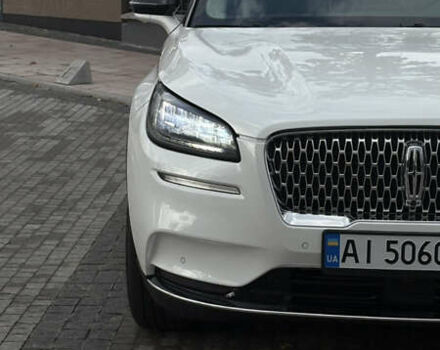 Белый Линкольн Corsair, объемом двигателя 2 л и пробегом 24 тыс. км за 25800 $, фото 16 на Automoto.ua