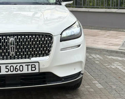 Белый Линкольн Corsair, объемом двигателя 2 л и пробегом 24 тыс. км за 25800 $, фото 14 на Automoto.ua