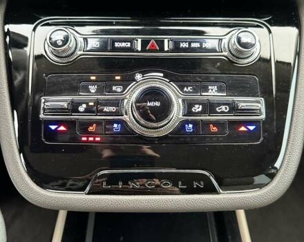 Белый Линкольн Corsair, объемом двигателя 2 л и пробегом 22 тыс. км за 27500 $, фото 30 на Automoto.ua