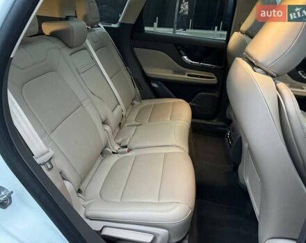 Белый Линкольн Corsair, объемом двигателя 2 л и пробегом 24 тыс. км за 25990 $, фото 9 на Automoto.ua