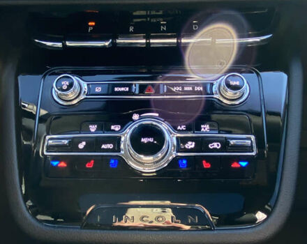 Білий Лінкольн Corsair, об'ємом двигуна 2 л та пробігом 78 тис. км за 27500 $, фото 29 на Automoto.ua