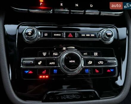 Белый Линкольн Corsair, объемом двигателя 2 л и пробегом 24 тыс. км за 25990 $, фото 24 на Automoto.ua