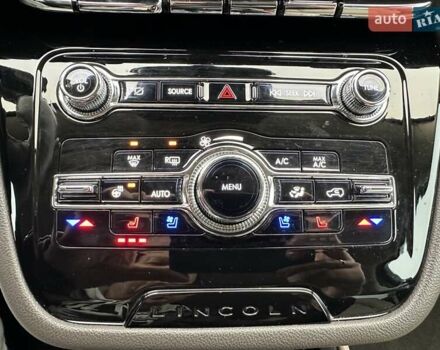 Белый Линкольн Corsair, объемом двигателя 2 л и пробегом 22 тыс. км за 27500 $, фото 32 на Automoto.ua