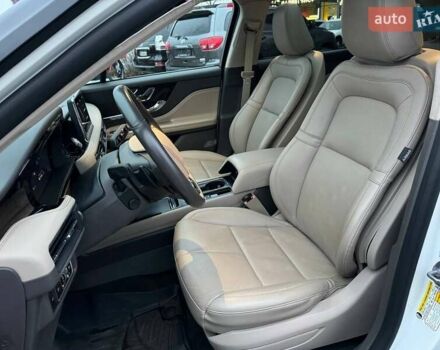 Белый Линкольн Corsair, объемом двигателя 2 л и пробегом 24 тыс. км за 25990 $, фото 7 на Automoto.ua