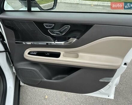 Белый Линкольн Corsair, объемом двигателя 2 л и пробегом 22 тыс. км за 27500 $, фото 11 на Automoto.ua