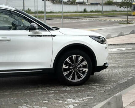 Белый Линкольн Corsair, объемом двигателя 2 л и пробегом 24 тыс. км за 25800 $, фото 28 на Automoto.ua