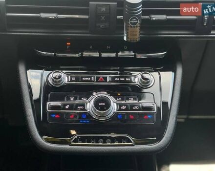 Белый Линкольн Corsair, объемом двигателя 2 л и пробегом 38 тыс. км за 27500 $, фото 16 на Automoto.ua