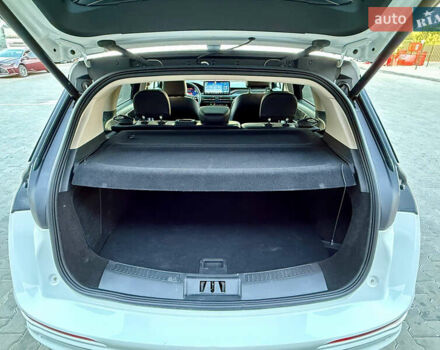 Білий Лінкольн Corsair, об'ємом двигуна 2.49 л та пробігом 23 тис. км за 36000 $, фото 25 на Automoto.ua