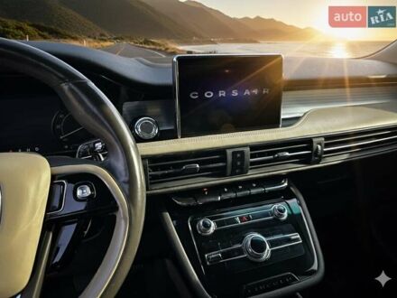 Белый Линкольн Corsair, объемом двигателя 2 л и пробегом 77 тыс. км за 23333 $, фото 1 на Automoto.ua