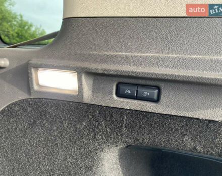 Бежевый Линкольн Corsair, объемом двигателя 2 л и пробегом 80 тыс. км за 29500 $, фото 30 на Automoto.ua