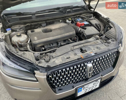 Бежевый Линкольн Corsair, объемом двигателя 2 л и пробегом 80 тыс. км за 29500 $, фото 33 на Automoto.ua