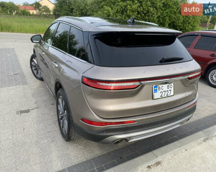 Бежевый Линкольн Corsair, объемом двигателя 2 л и пробегом 80 тыс. км за 29500 $, фото 4 на Automoto.ua