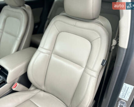 Бежевый Линкольн Corsair, объемом двигателя 2 л и пробегом 63 тыс. км за 25000 $, фото 17 на Automoto.ua