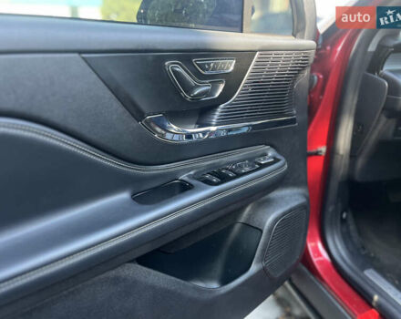 Красный Линкольн Corsair, объемом двигателя 2 л и пробегом 40 тыс. км за 29000 $, фото 10 на Automoto.ua