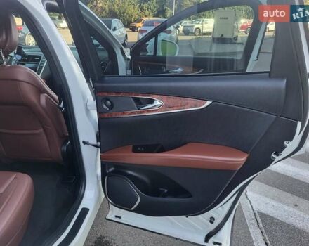 Белый Линкольн Nautilus, объемом двигателя 2 л и пробегом 72 тыс. км за 25000 $, фото 11 на Automoto.ua