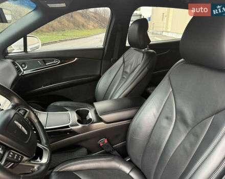 Белый Линкольн Nautilus, объемом двигателя 2.69 л и пробегом 104 тыс. км за 22000 $, фото 42 на Automoto.ua