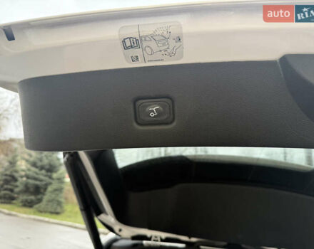 Белый Линкольн Nautilus, объемом двигателя 2.69 л и пробегом 104 тыс. км за 22000 $, фото 24 на Automoto.ua