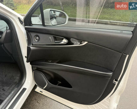 Белый Линкольн Nautilus, объемом двигателя 2.69 л и пробегом 104 тыс. км за 22000 $, фото 31 на Automoto.ua