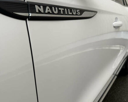 Белый Линкольн Nautilus, объемом двигателя 2.69 л и пробегом 104 тыс. км за 22000 $, фото 16 на Automoto.ua