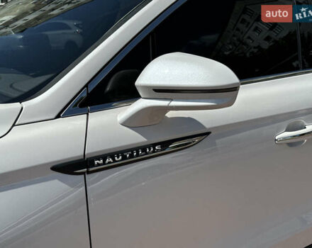 Белый Линкольн Nautilus, объемом двигателя 2 л и пробегом 120 тыс. км за 25500 $, фото 9 на Automoto.ua