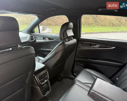 Белый Линкольн Nautilus, объемом двигателя 2.69 л и пробегом 104 тыс. км за 22000 $, фото 39 на Automoto.ua