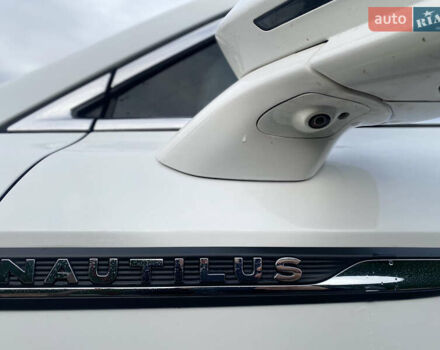 Белый Линкольн Nautilus, объемом двигателя 2 л и пробегом 160 тыс. км за 19999 $, фото 8 на Automoto.ua