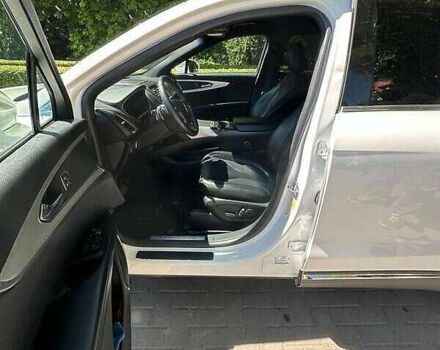 Білий Лінкольн Nautilus, об'ємом двигуна 2 л та пробігом 95 тис. км за 19900 $, фото 6 на Automoto.ua