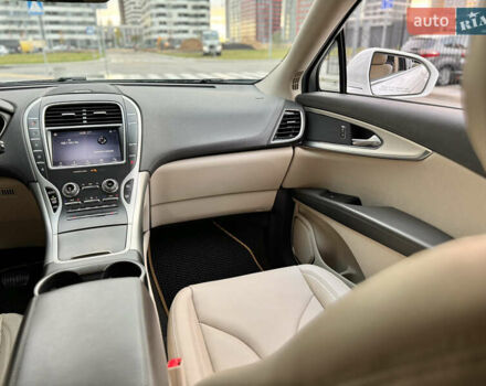 Белый Линкольн Nautilus, объемом двигателя 2 л и пробегом 35 тыс. км за 21500 $, фото 36 на Automoto.ua