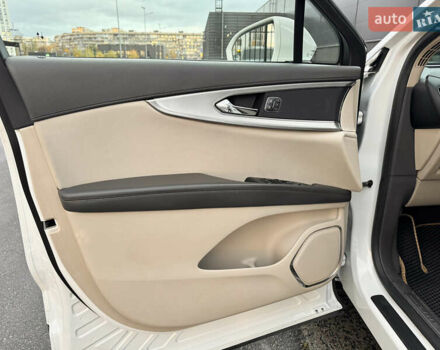 Белый Линкольн Nautilus, объемом двигателя 2 л и пробегом 35 тыс. км за 21500 $, фото 37 на Automoto.ua