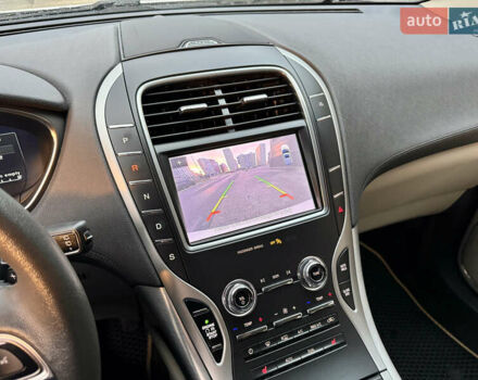 Белый Линкольн Nautilus, объемом двигателя 2 л и пробегом 35 тыс. км за 21500 $, фото 4 на Automoto.ua