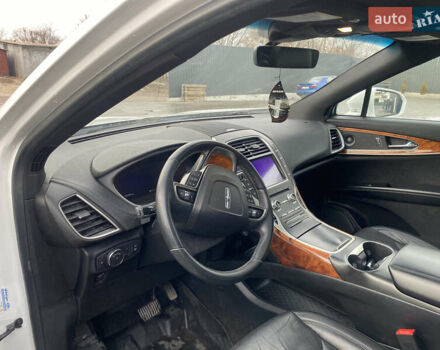 Белый Линкольн Nautilus, объемом двигателя 2 л и пробегом 160 тыс. км за 19999 $, фото 20 на Automoto.ua