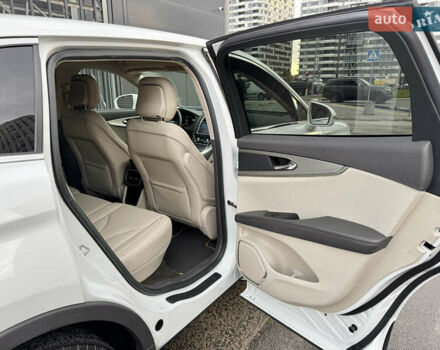 Белый Линкольн Nautilus, объемом двигателя 2 л и пробегом 35 тыс. км за 21500 $, фото 30 на Automoto.ua