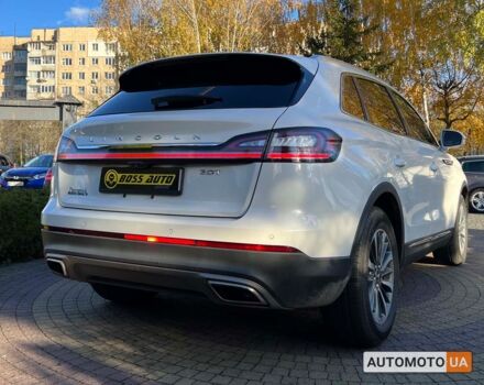 Белый Линкольн Nautilus, объемом двигателя 2 л и пробегом 86 тыс. км за 29000 $, фото 6 на Automoto.ua