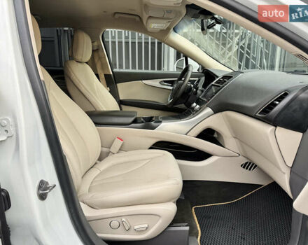 Белый Линкольн Nautilus, объемом двигателя 2 л и пробегом 35 тыс. км за 21500 $, фото 23 на Automoto.ua