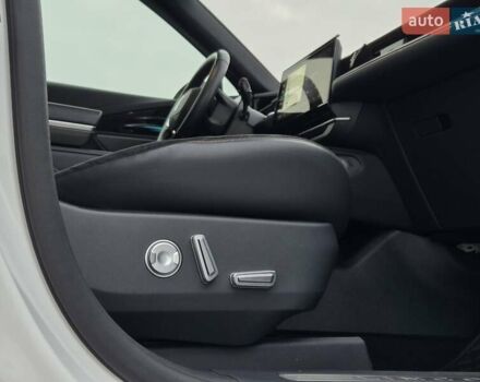 Білий Лінкольн Nautilus, об'ємом двигуна 2 л та пробігом 17 тис. км за 55500 $, фото 25 на Automoto.ua