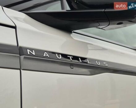 Білий Лінкольн Nautilus, об'ємом двигуна 2 л та пробігом 17 тис. км за 55500 $, фото 8 на Automoto.ua