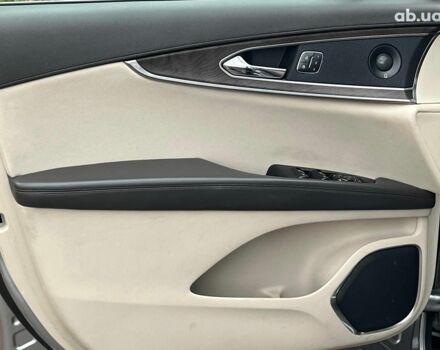 Серый Линкольн Nautilus, объемом двигателя 2 л и пробегом 61 тыс. км за 24990 $, фото 28 на Automoto.ua