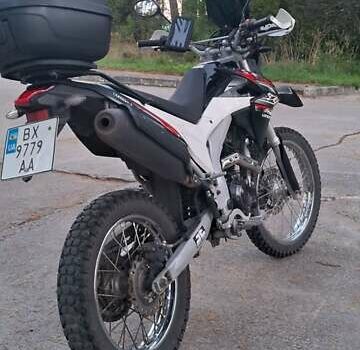 Лонкин LX 250GY-3 2019 в Нетешине на Automoto.ua Черный Лонкин LX 250GY-3, объемом двигателя 0.25 л и пробегом 22 тыс. км за 1450 $, фото 6 на Automoto.ua