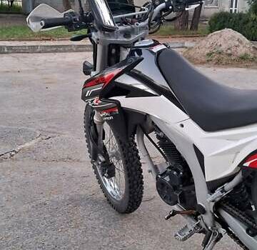 Лонкин LX 250GY-3 2019 в Нетешине на Automoto.ua Черный Лонкин LX 250GY-3, объемом двигателя 0.25 л и пробегом 22 тыс. км за 1450 $, фото 4 на Automoto.ua