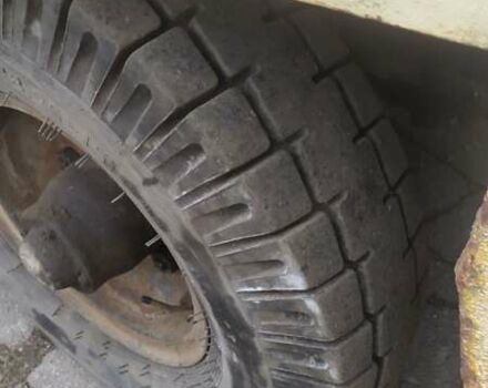 Желтый Львовский погрузчик 40814, объемом двигателя 3.48 л и пробегом 100 тыс. км за 3150 $, фото 6 на Automoto.ua