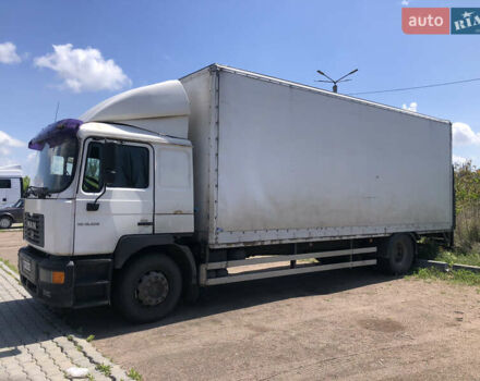 Белый МАН 18.220, объемом двигателя 6.9 л и пробегом 930 тыс. км за 12000 $, фото 3 на Automoto.ua