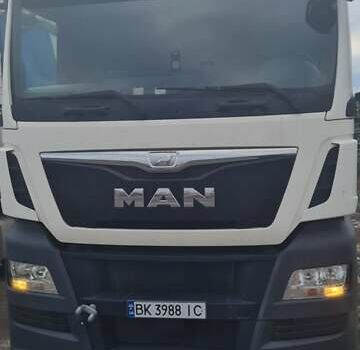 Белый МАН 26.480, объемом двигателя 12.4 л и пробегом 425 тыс. км за 72000 $, фото 1 на Automoto.ua