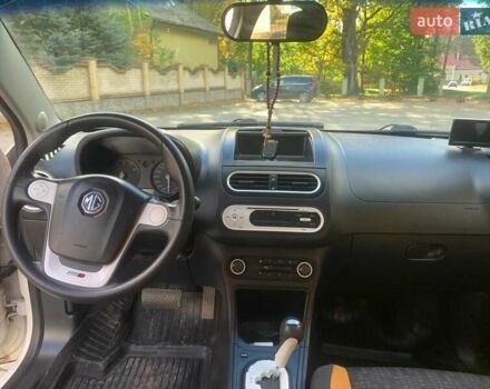 Белый МГ 3 Кросс, объемом двигателя 1.5 л и пробегом 113 тыс. км за 6500 $, фото 7 на Automoto.ua