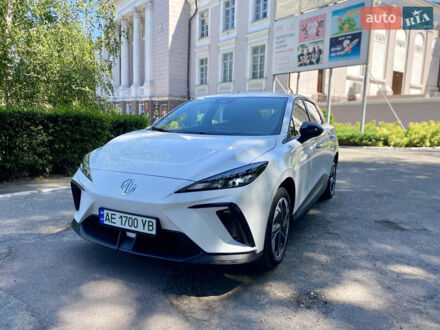 МГ 4 2023 у Кам'янське (Дніпродзержинськ) на Automoto.ua Білий МГ 4, об'ємом двигуна 0 л та пробігом 2 тис. км за 16999 $, фото 1 на Automoto.ua