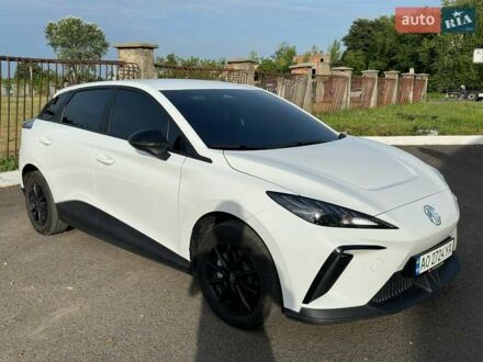 МГ 4 2023 в Мукачеве на Automoto.ua Белый МГ 4, объемом двигателя 0 л и пробегом 20 тыс. км за 15800 $, фото 1 на Automoto.ua