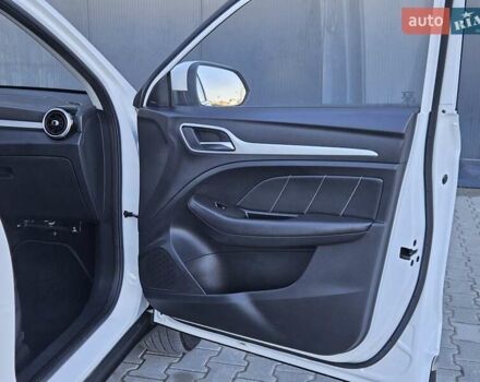 Белый МГ ZS EV, объемом двигателя 0 л и пробегом 62 тыс. км за 13700 $, фото 69 на Automoto.ua