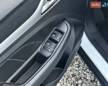 Білий МГ ZS EV, об'ємом двигуна 0 л та пробігом 70 тис. км за 13850 $, фото 16 на Automoto.ua