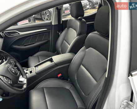 Белый МГ ZS EV, объемом двигателя 0 л и пробегом 45 тыс. км за 14300 $, фото 22 на Automoto.ua